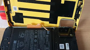 Periksa Baterai dan Charger Poco M3 yang Mati Total dengan Benar